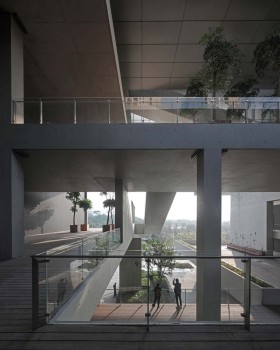 深圳坪山艺术博物馆丨中国深圳丨直向建筑事务所