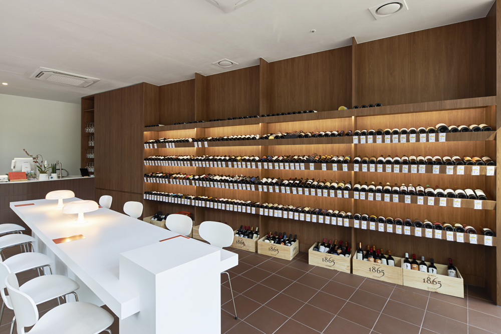 高级红酒店的优雅内饰设计-6