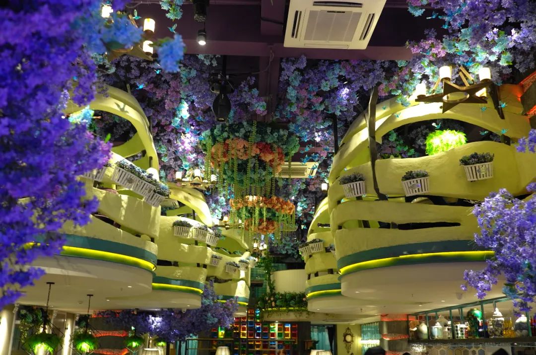 钱磊 | 餐饮空间不止餐饮，五光十色的视觉盛宴-56