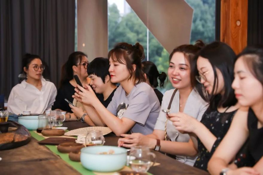 女性设计师的创意聚会,展现独特魅力-43