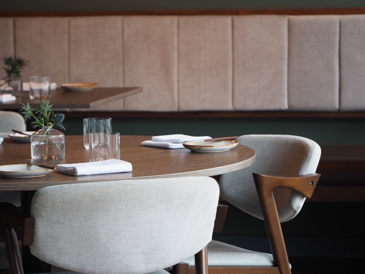 英国伯明翰 Folium 餐厅 | 简约自然,突显美食-11