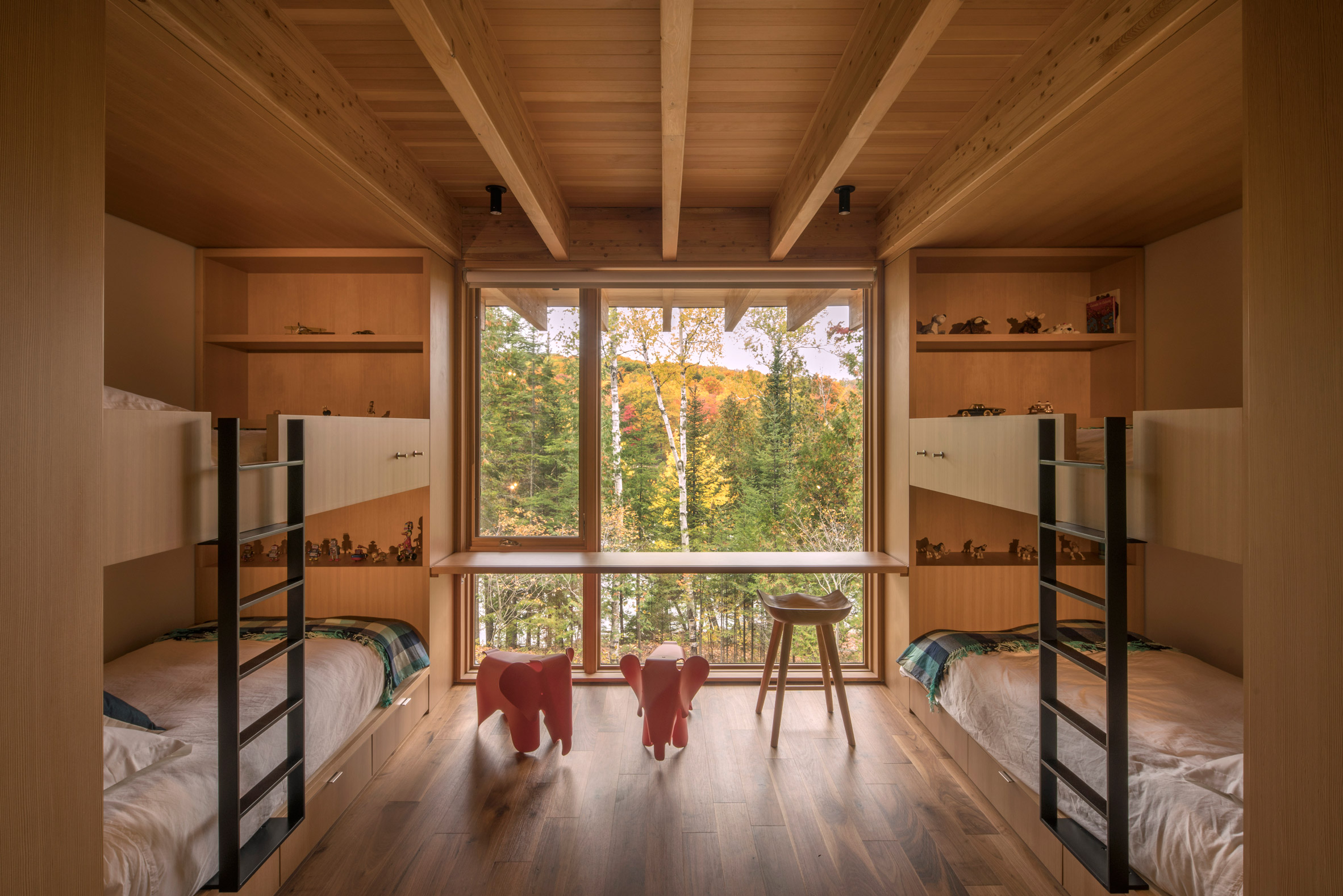Bohlin Cywinski Jackson creates remote holiday retreat in Ontario forest-12