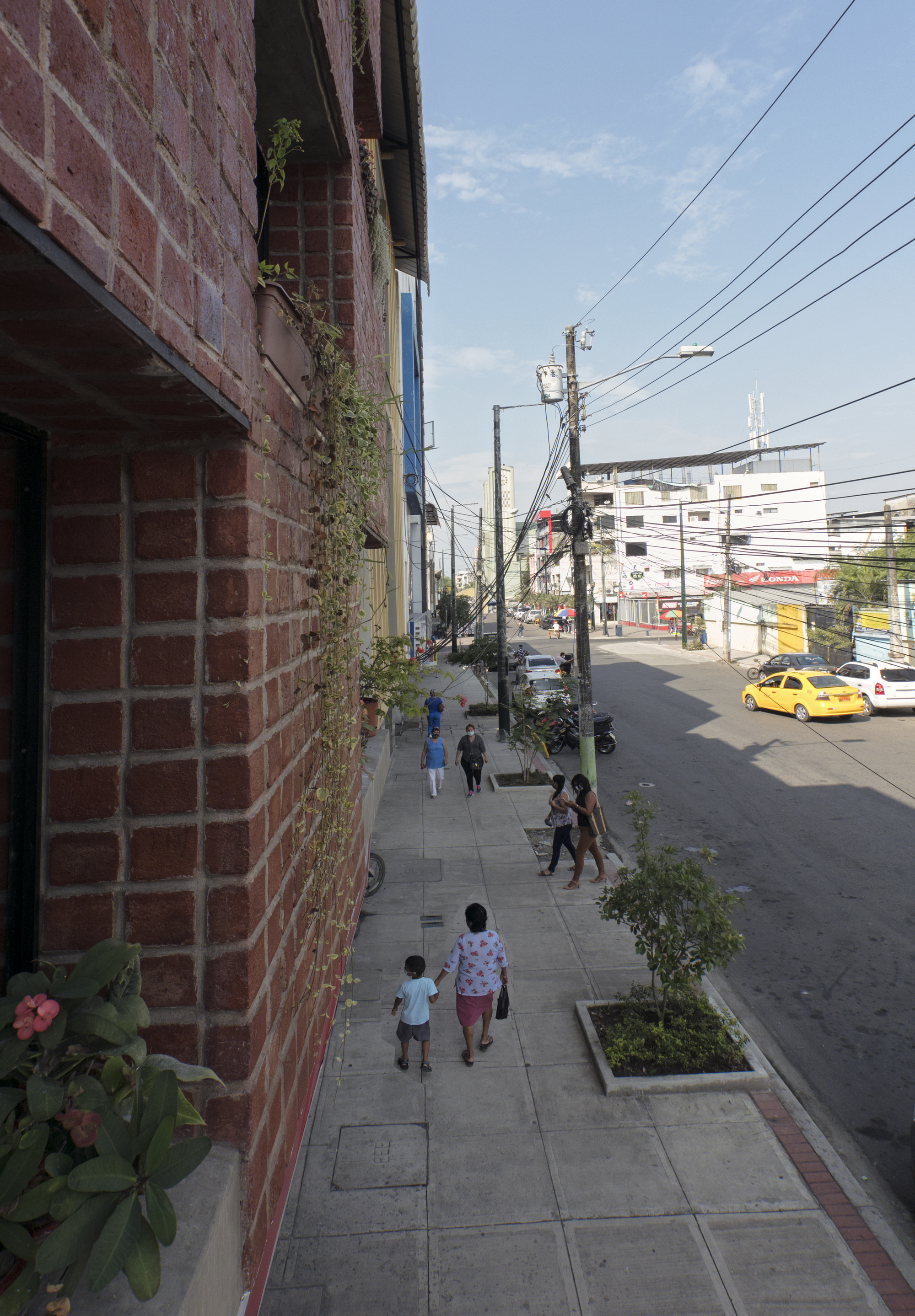 Operation Between Walls / Natura Futura Arquitectura-22