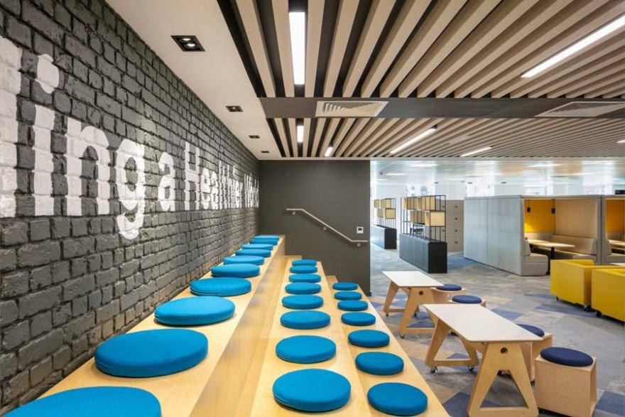 办公室采用了大胆的色彩和动态的家具解决方案 - 米尚丽零售设计网 MISUNLY- 美好品牌店铺空间发现者-3