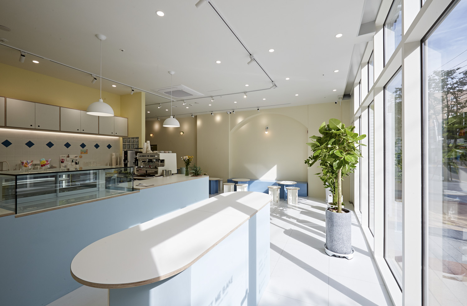 简约清新 25 平米小烘焙店设计-5