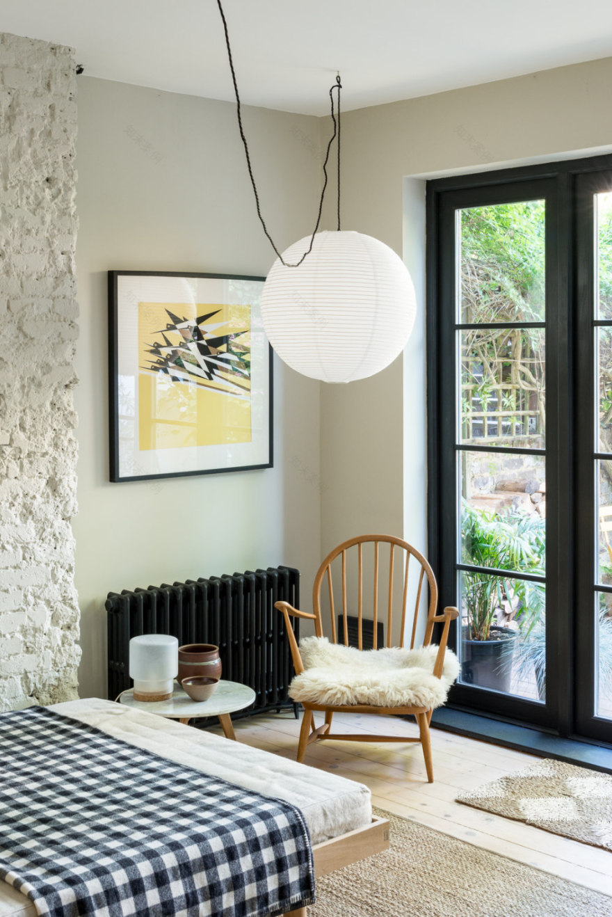 伦敦静谧绿洲 | 保罗·韦斯特的复古住宅设计-13