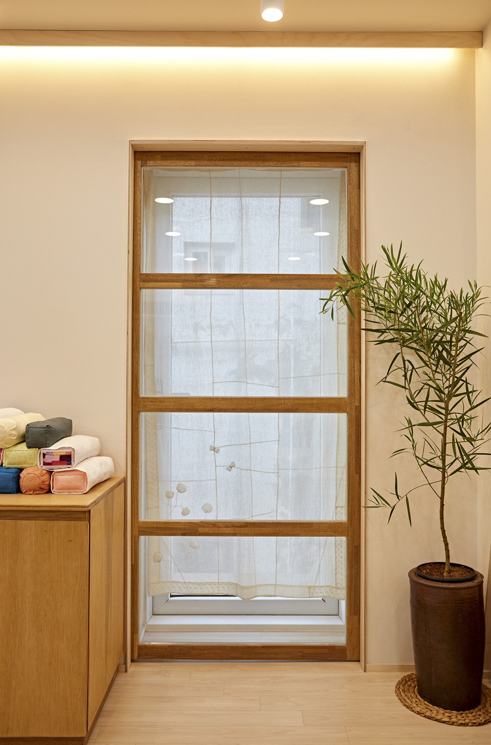 温馨宜人，专业打造——首尔“이원”羽绒被品牌店室内设计-14