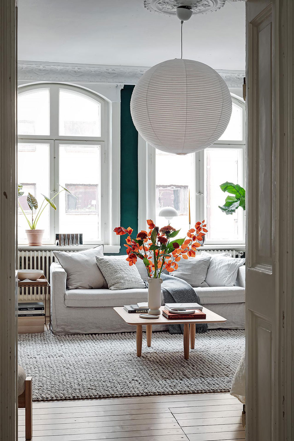 哥德堡 47㎡小公寓 | 绿色墙壁搭配高天花板,视觉冲击力十足-9