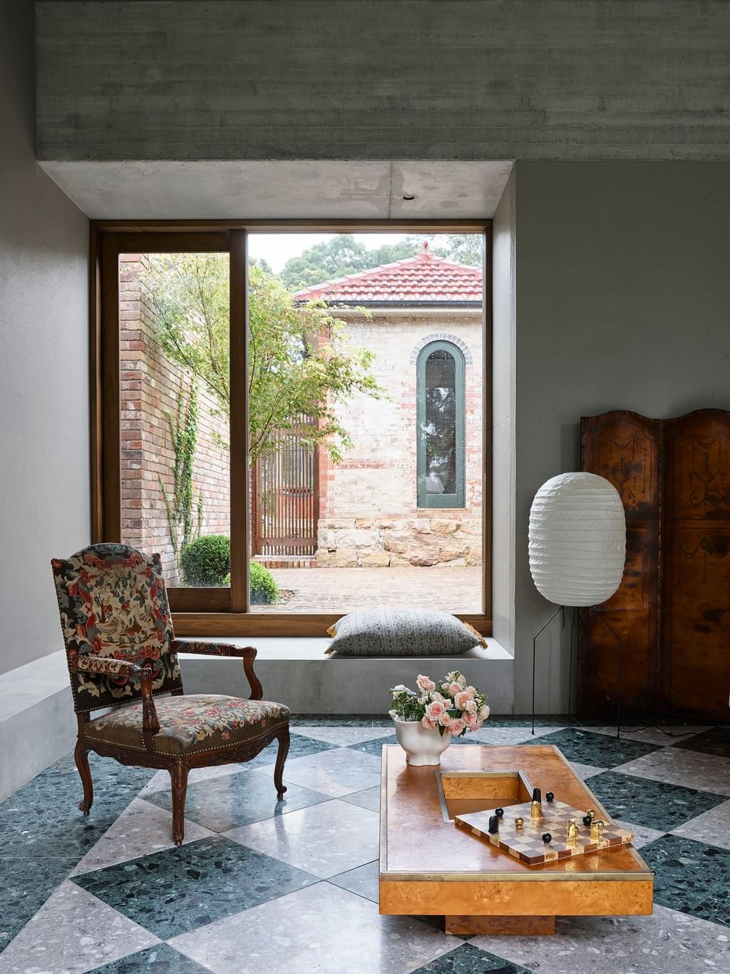 花园别墅；花园洋房；花园小屋（如果结合宽泛语境，Garden House可宽泛理解为与花园相关的房屋，三种表述较为常见 ，为满足结果唯一的要求，选有一定通用性的 ：）花园别墅 丨Arent&Pyke,Polly Harbison Design-28