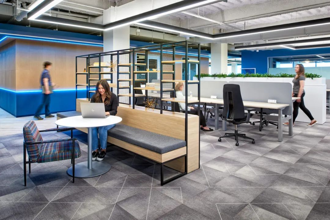 互联网连接和数据公司办公室设计丨米尚丽零售设计网-12