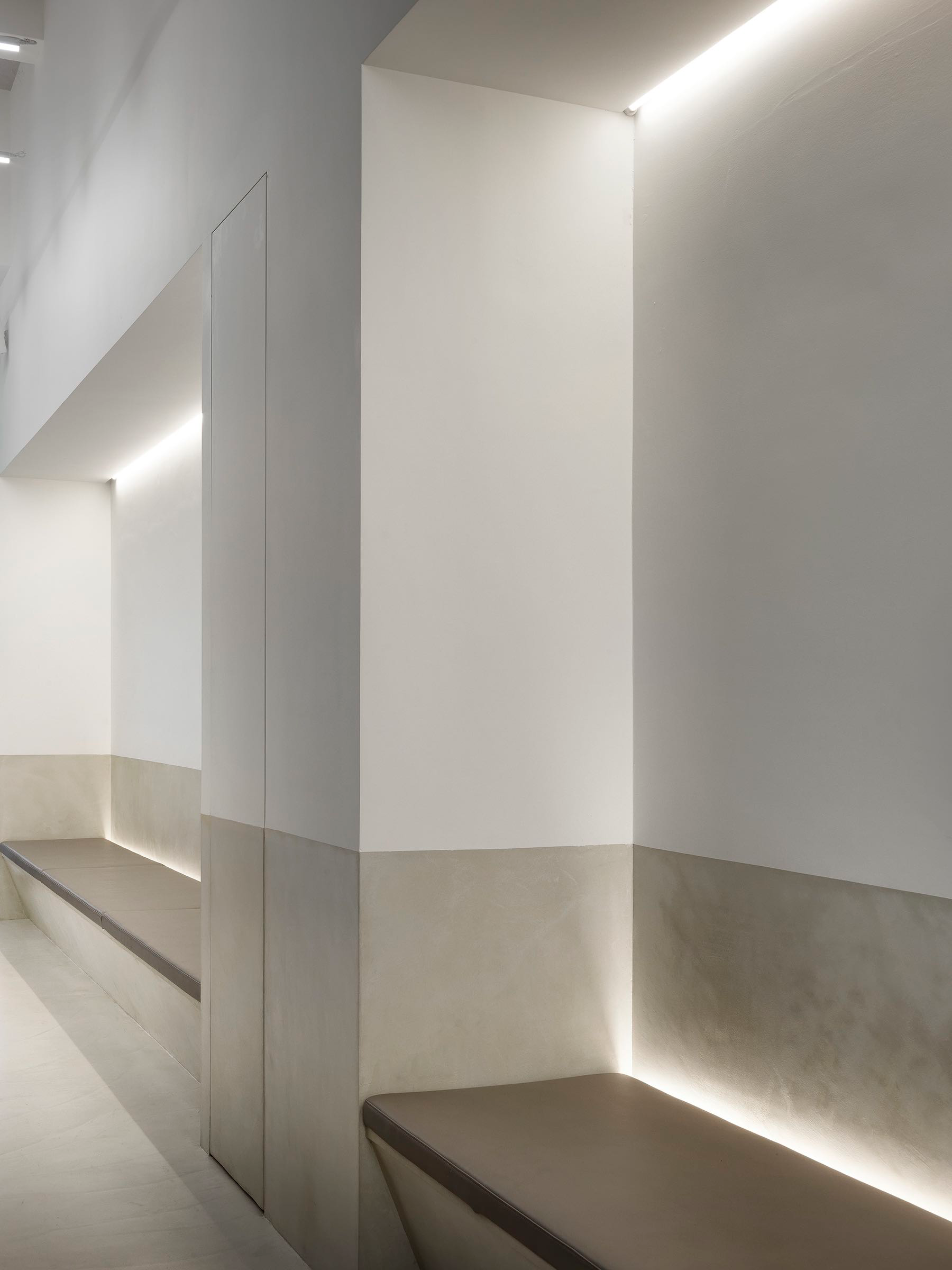 JOLLY DENTAL CARE丨2 Books Design-9