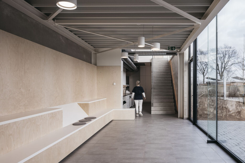 巴克兰茨·弗拉科（考虑到Bakelants和Frako很可能是人名，按照常见外文人名音译处理得出该结果） -15