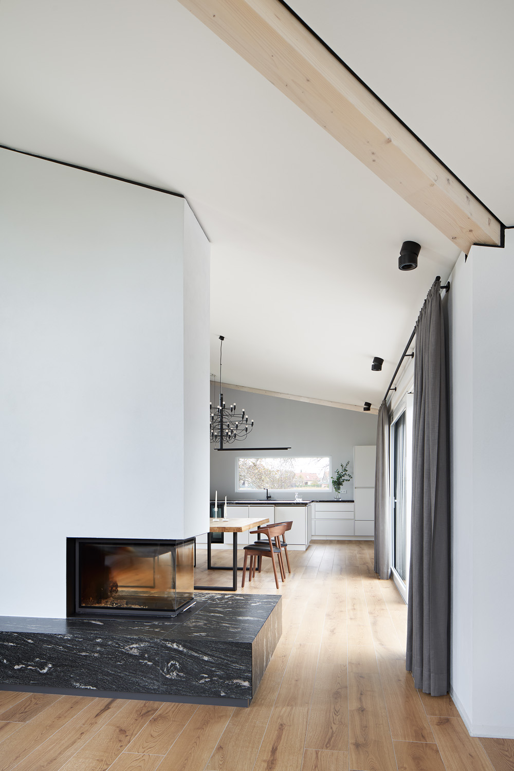 带开放式布局的独栋住宅 buerohauser-19