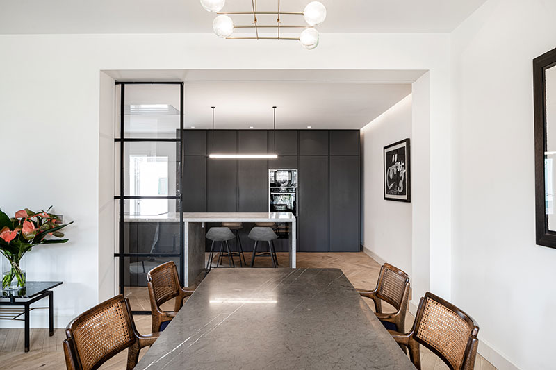 西班牙帕尔马时尚公寓 | 现代空间与艺术收藏的完美融合-13