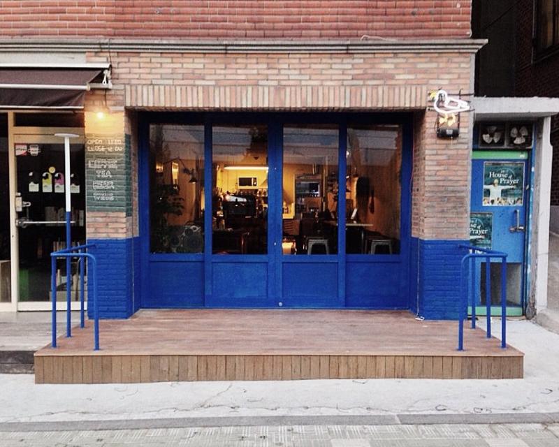 十坪闲置空间变身清新咖啡馆-9