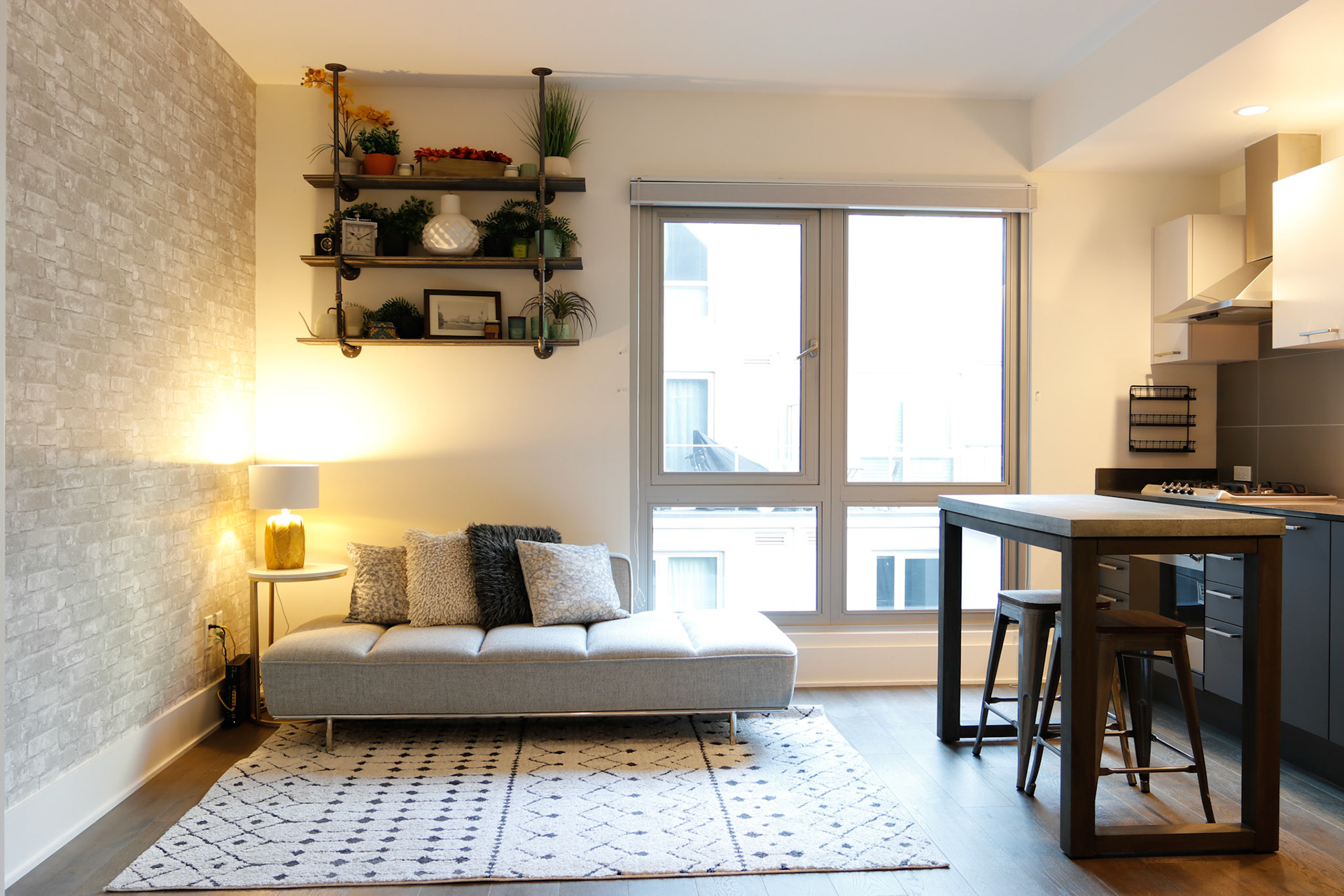 Market St, SF. 94103. AEB 5 Brackets-13