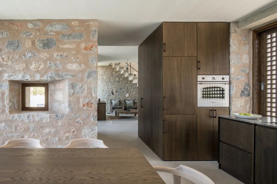 原木极简度假别墅丨Desypri Misiaris Architecture-17