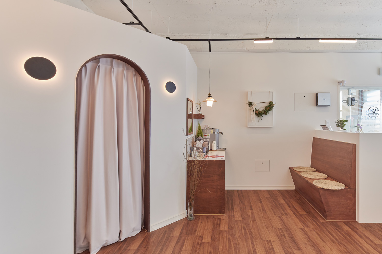 白色与木色，打造高级设计感的 30 平米公寓-13