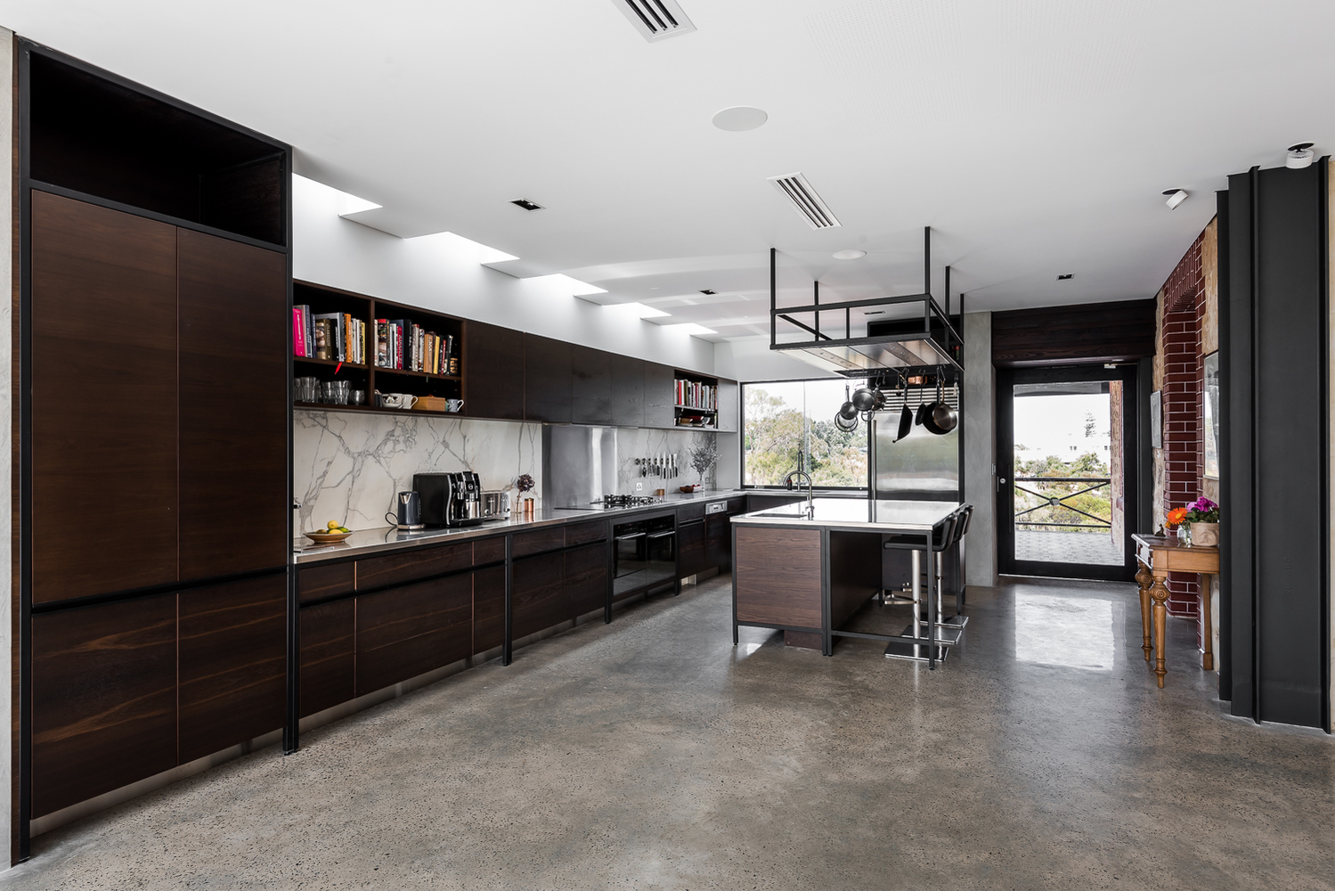 澳大利亚 Fremantle 老宅翻新，现代工业风融入温暖曲线-39