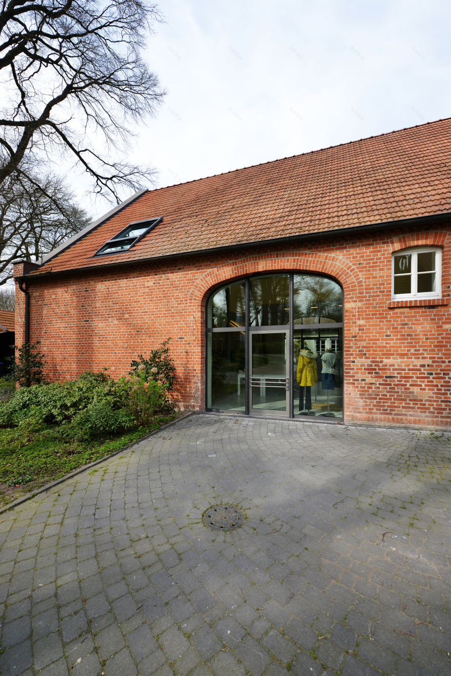 德国服装设计公司仓库改造 展现木梁雕塑之美-22