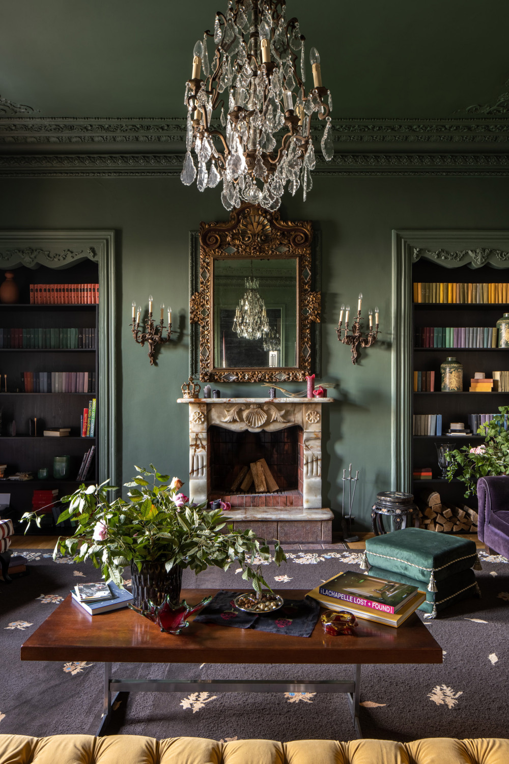 乌克兰历史公寓，古董家具打造精致闺房风格-4