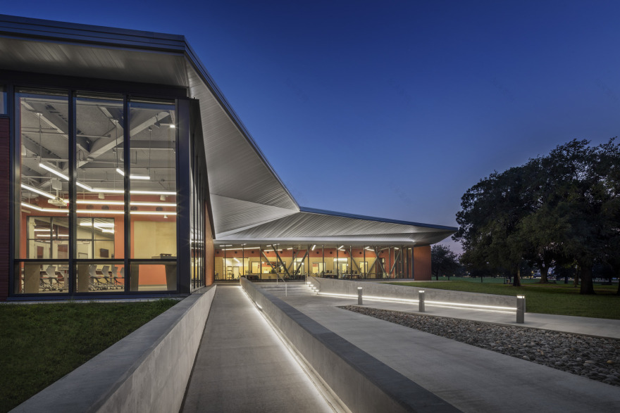 Prairie View A&M University Fabrication Center / Kirksey Architecture-32