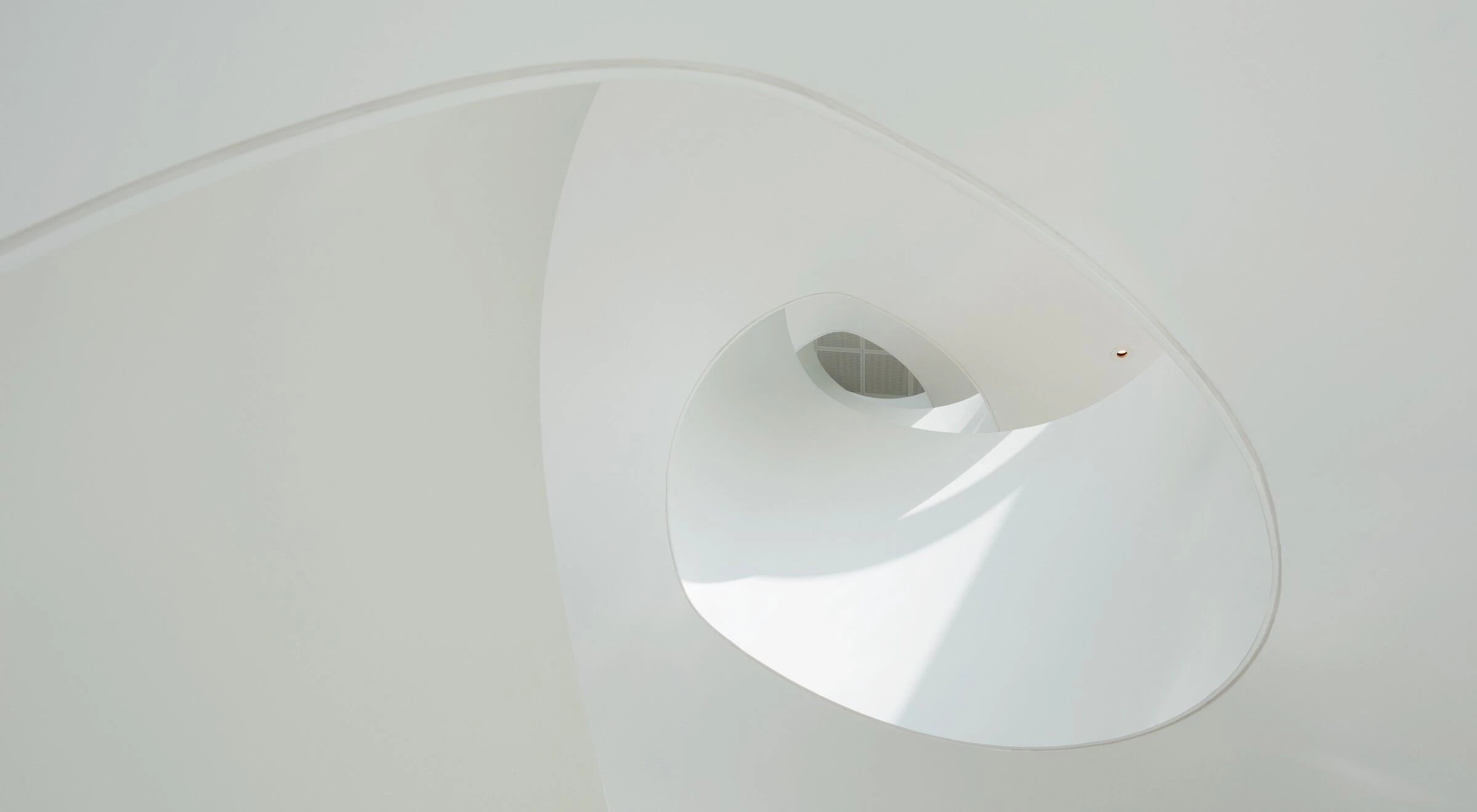 伦敦 Société Générale 总部“银带”楼梯设计丨英国伦敦-33