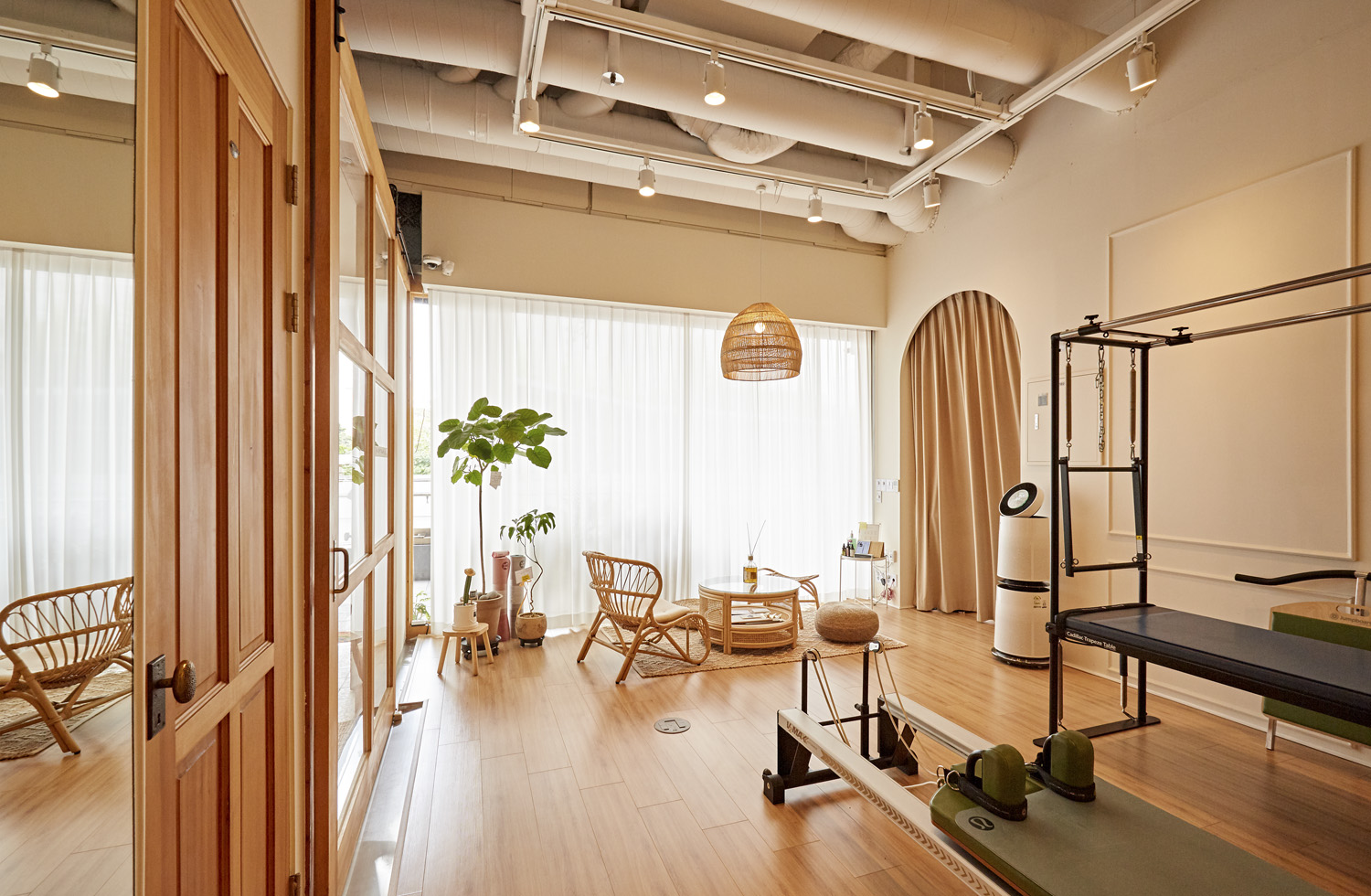 温暧氛围的 40 平米公寓健身房设计-3