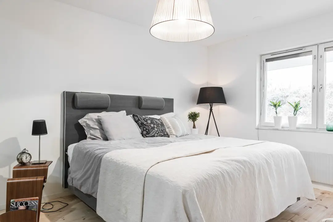 瑞典现代古典公寓的封闭式阳台设计-9