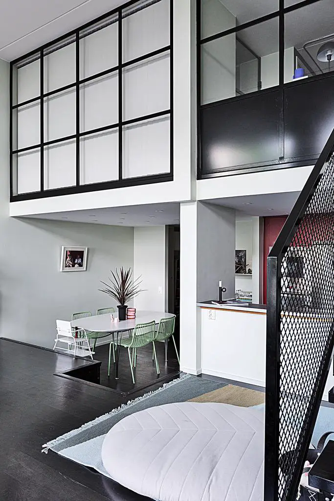 瑞典两层家庭阁楼设计，现代风格与舒适生活的完美融合-2