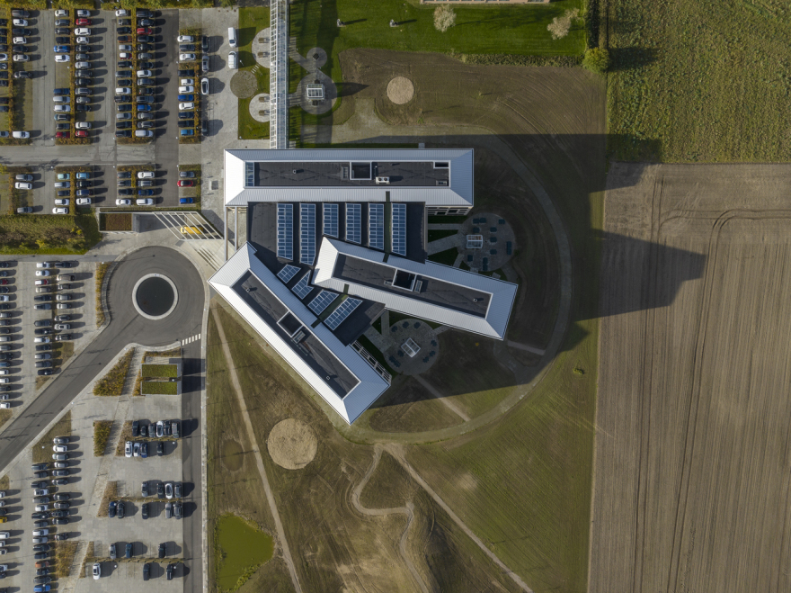 丹麦皇家总部丨CEBRA-3