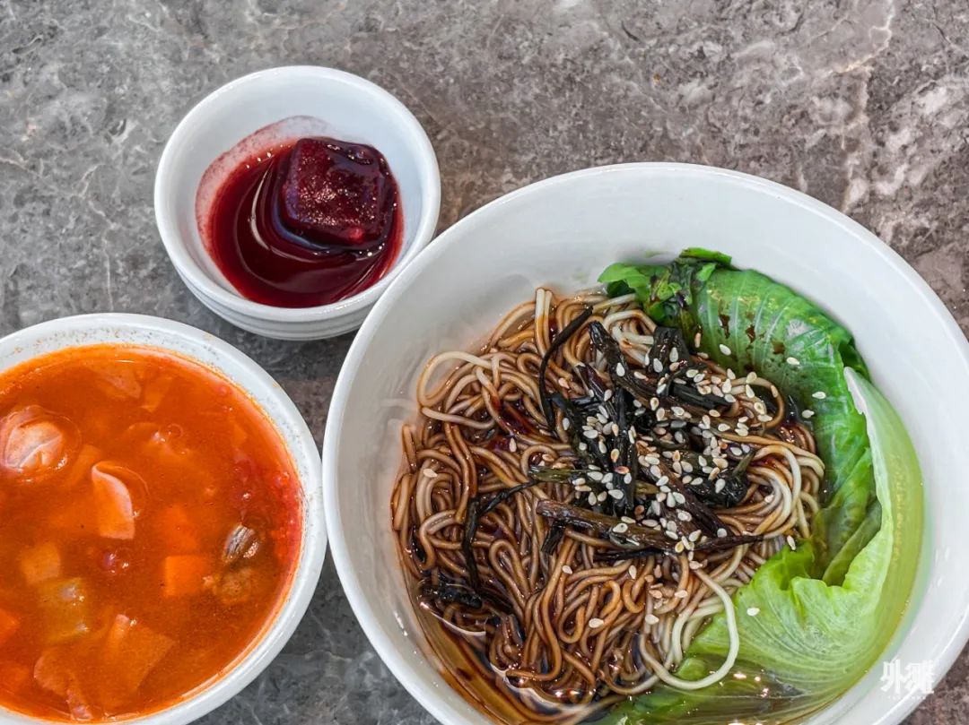 开在百年外滩编辑室里的水晶酒店：一场“报格”与“店格”的对话-80