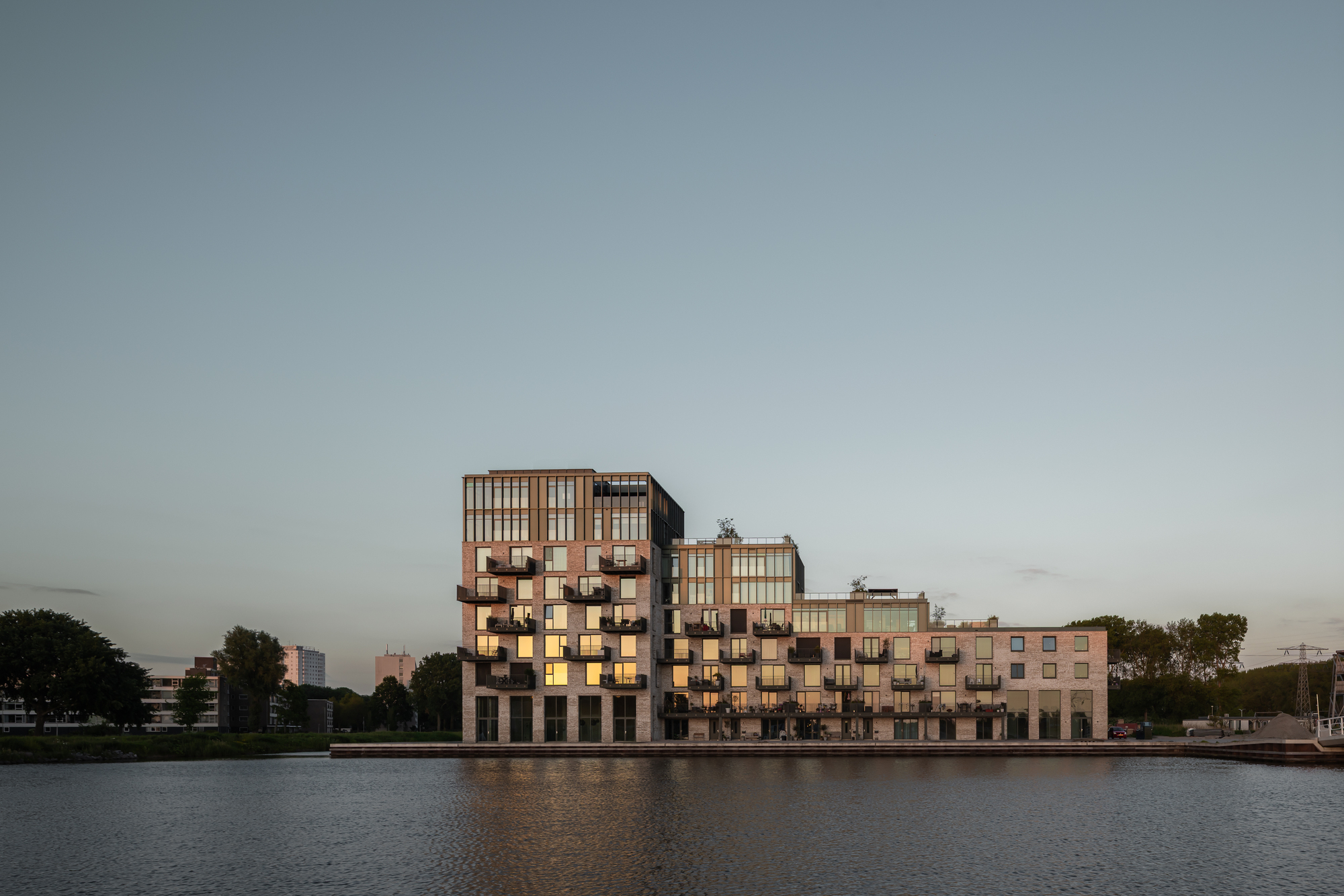 House at the Harbor / Powerhouse Company-26