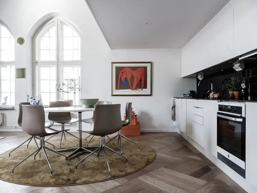 瑞典旧厂房现代公寓——钢制楼梯与原窗的美感碰撞-5