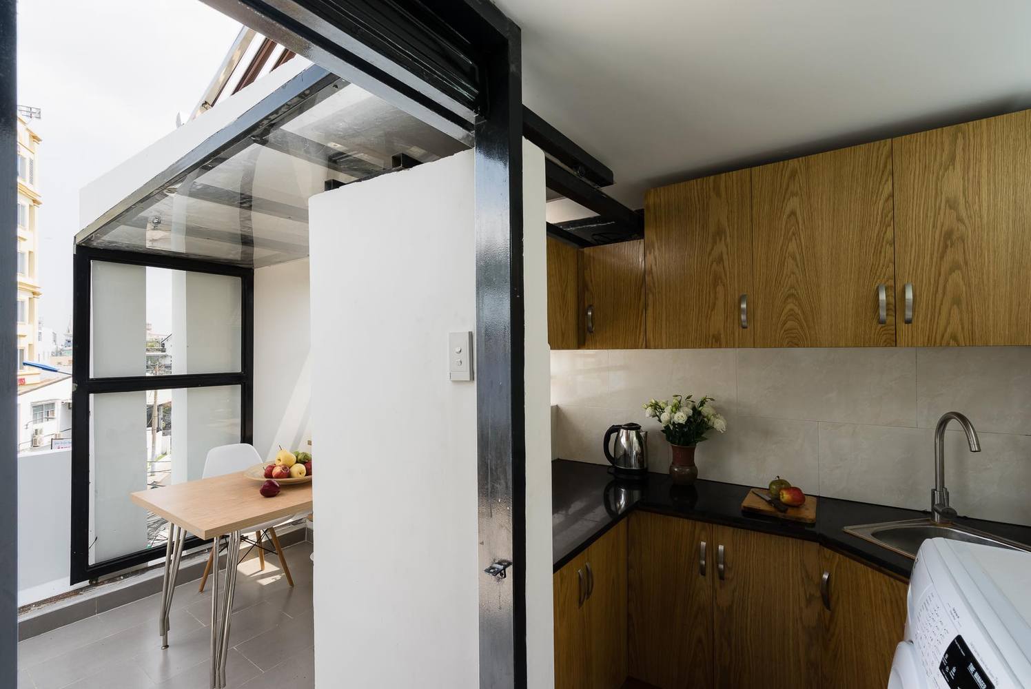 越南纸房子 | 城市拥挤空间的创意逃离-49