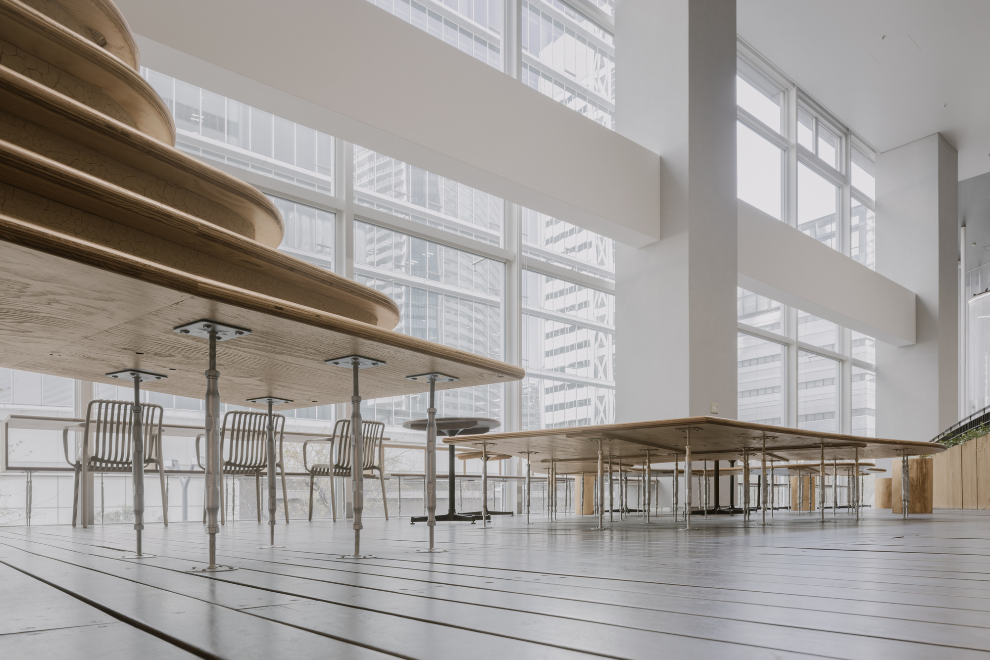 滨松町未来港泊位咖啡，萩庄（注：HAGISO可能不是常见词汇，这里按音译处理，若有更明确背景可进一步精准翻译） 丨日本-23