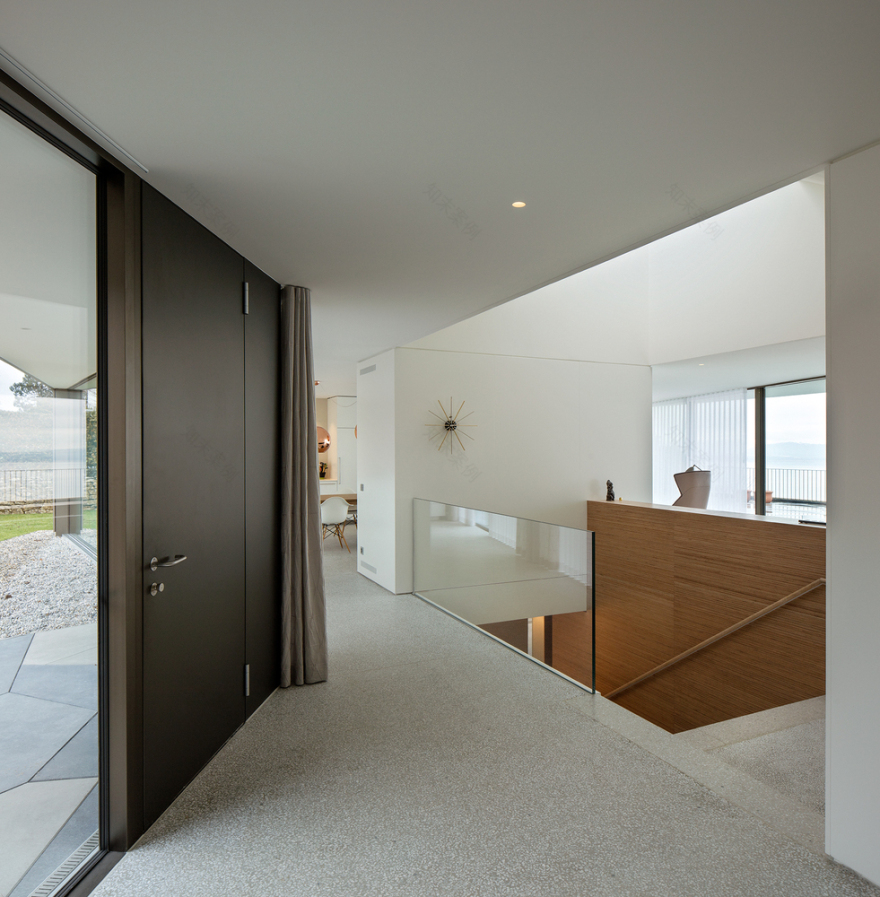 瑞士 Hauterive 湖畔混凝土与玻璃的现代住宅-59