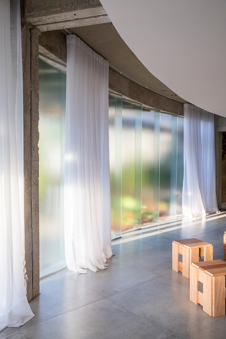 六一艺廊，巴西利亚 / Debaixo do Bloco Arquitetura-19