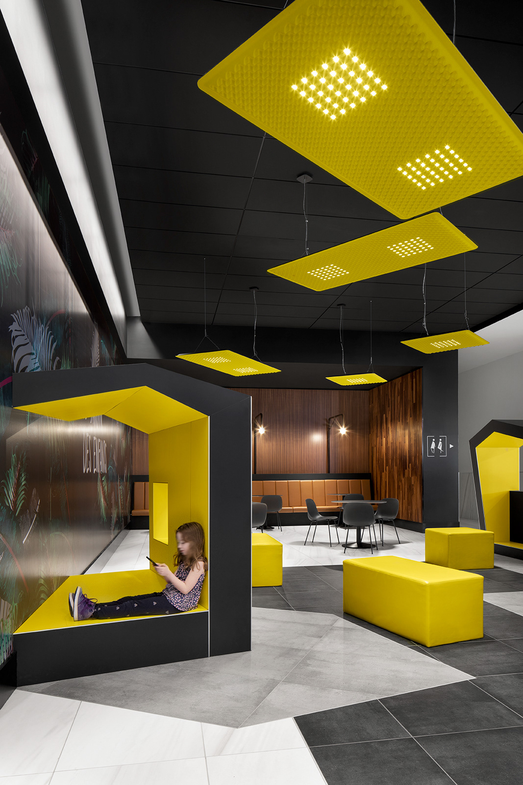 蒙特利尔“La Cuisine”美食广场,打造静谧奢华用餐空间-11