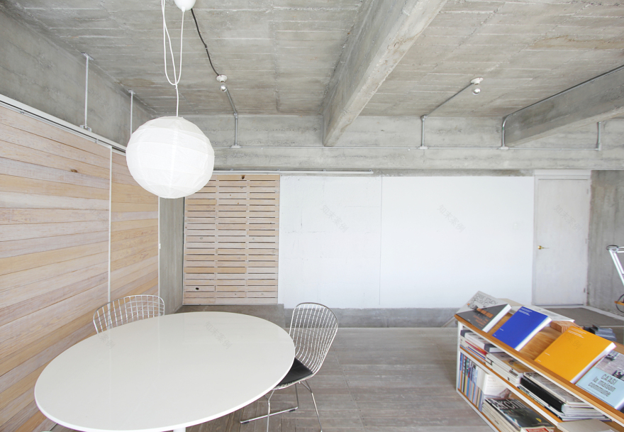 墨西哥城市中心翻新之作,木痕肌理打造独特空间-10