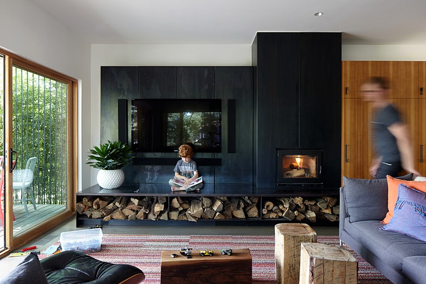 Show House is a Contemporary Take on a Traditional Building Form-15