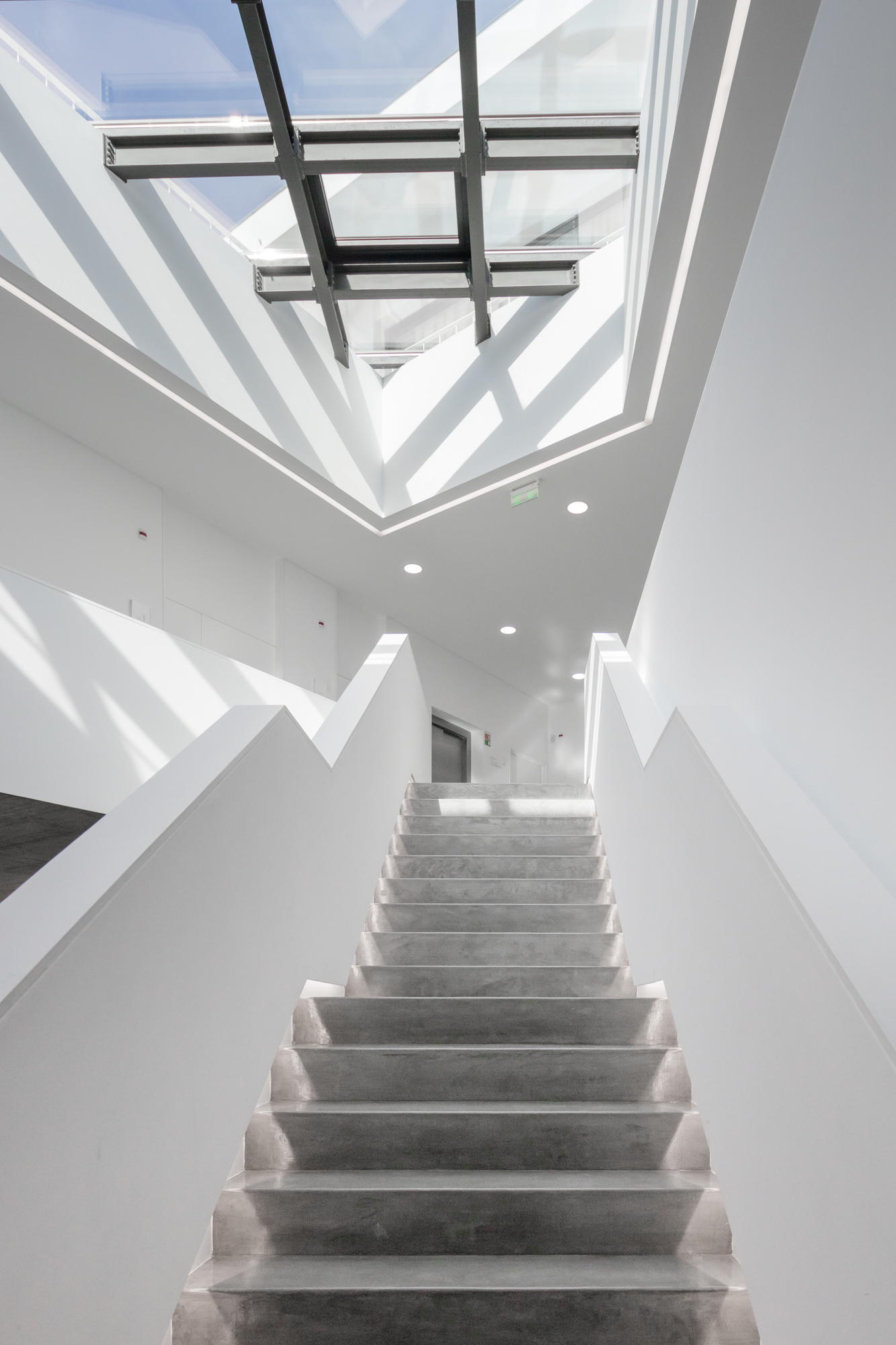 田园牧歌,莫什卡维迪的宗教中心,葡萄牙 / Plano Humano Arquitectos-20