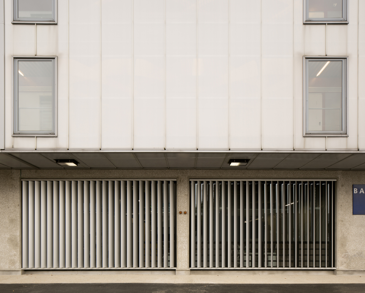 巴黎郊外的前储藏室改造办公室-30