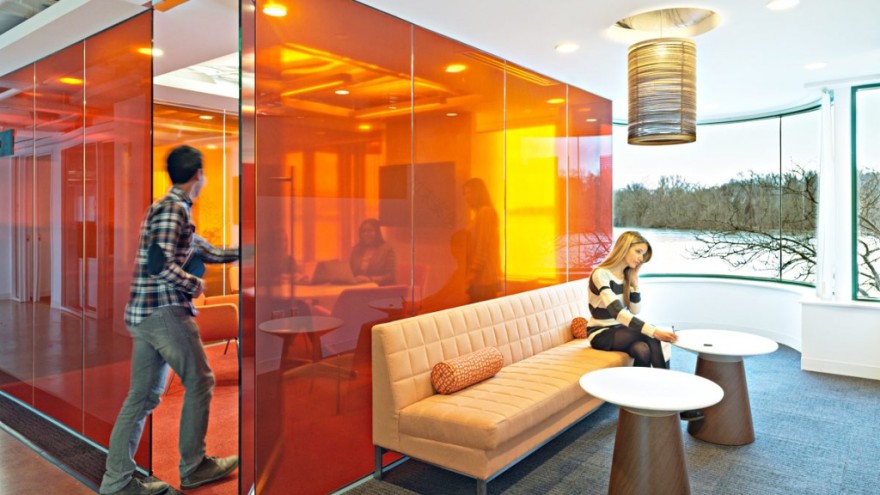 政治广告专家的活力办公空间-1