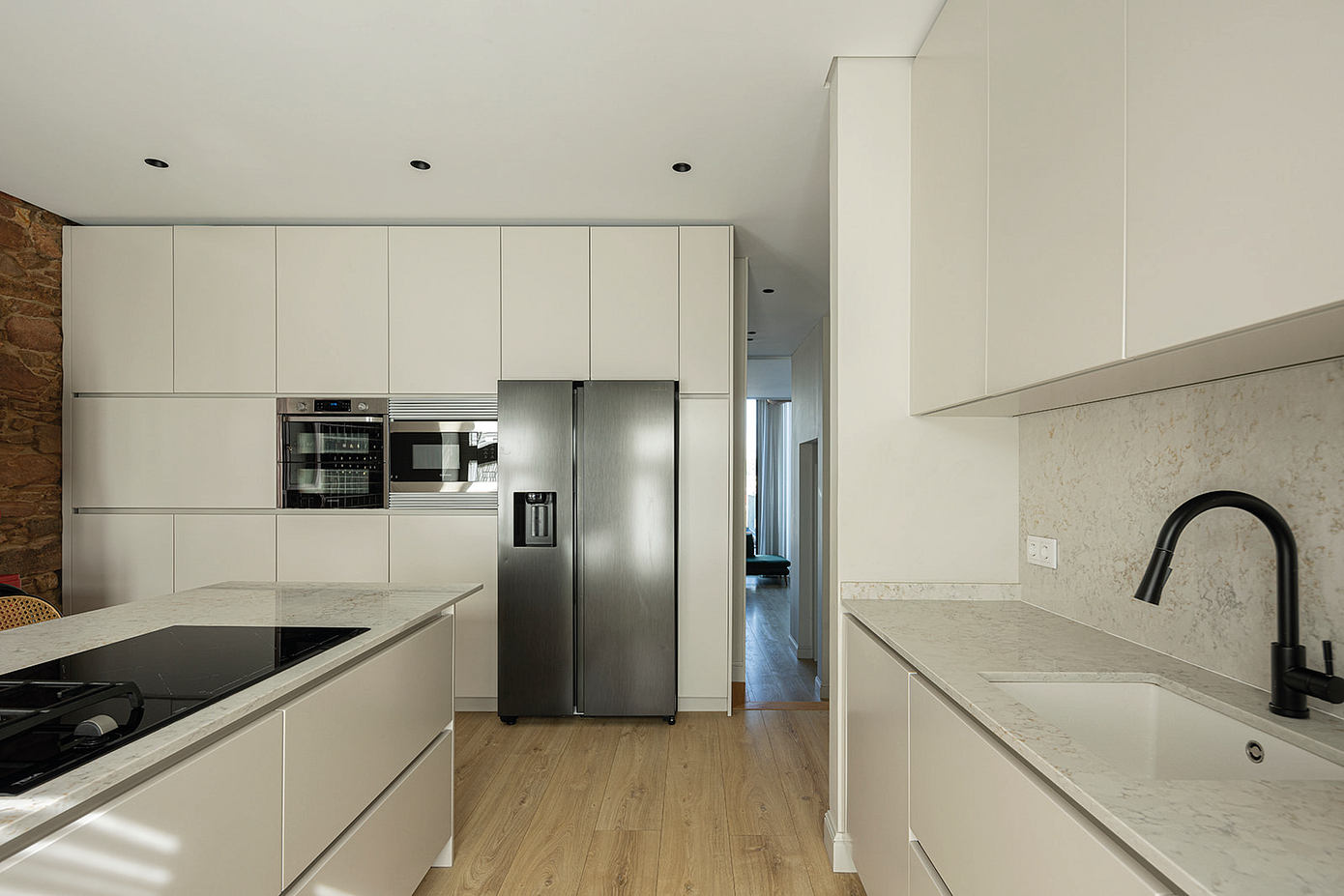 Casa Do Parque IV: Modern Comfort Inside a Revived Portuguese House-3