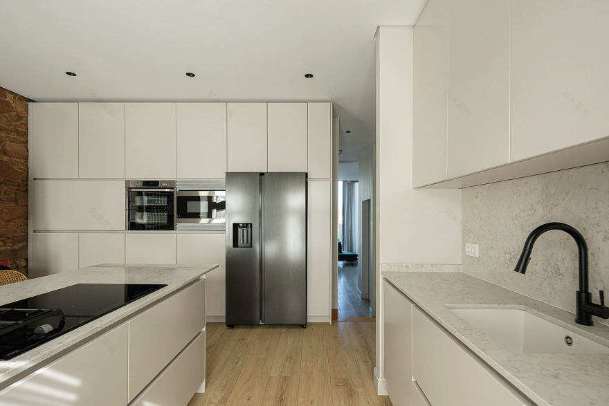 Casa Do Parque IV: Modern Comfort Inside a Revived Portuguese House-3