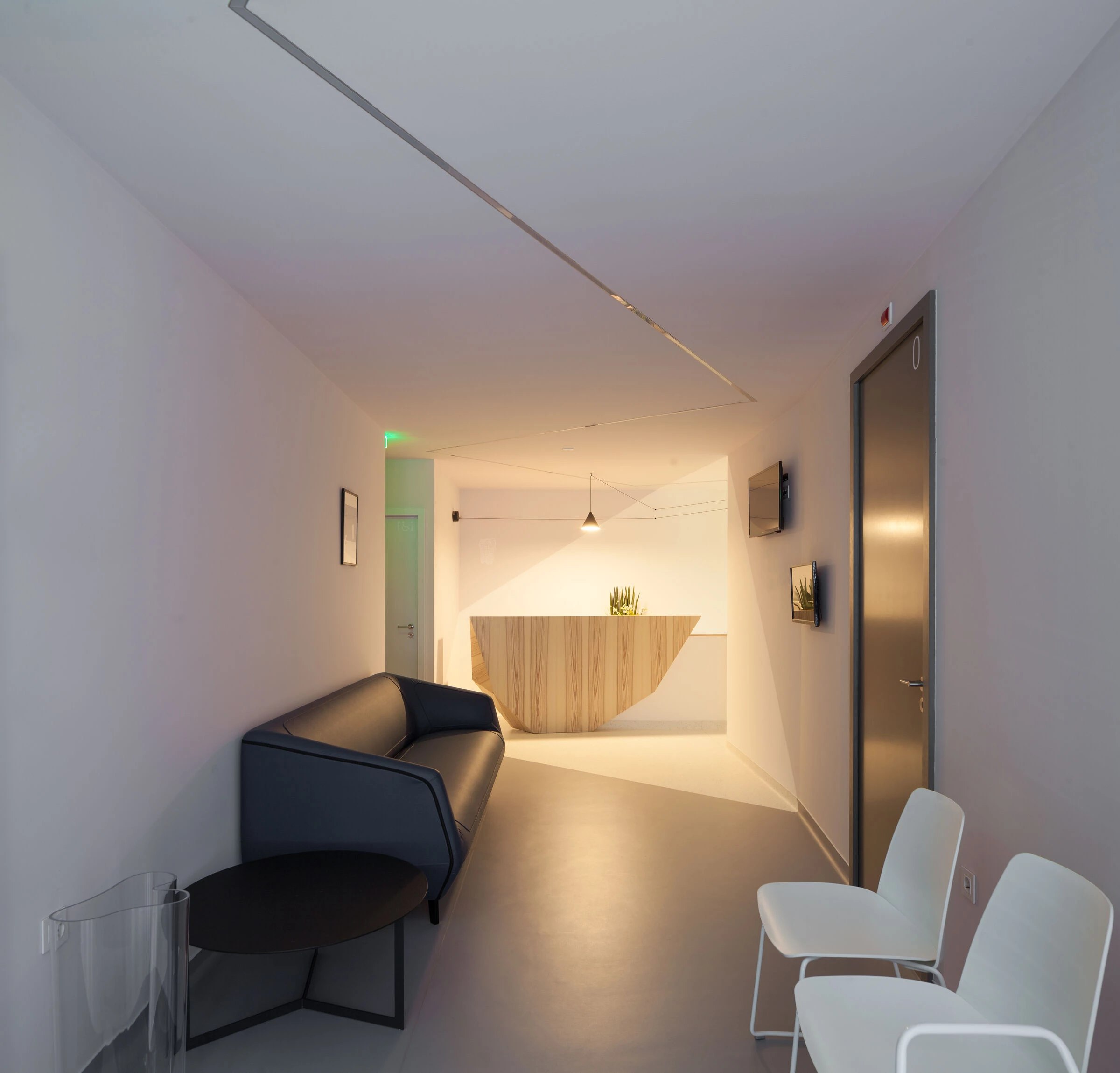 阿尔弗雷多·奎罗斯牙科诊所丨Portugal丨Galeria Gabinete-20