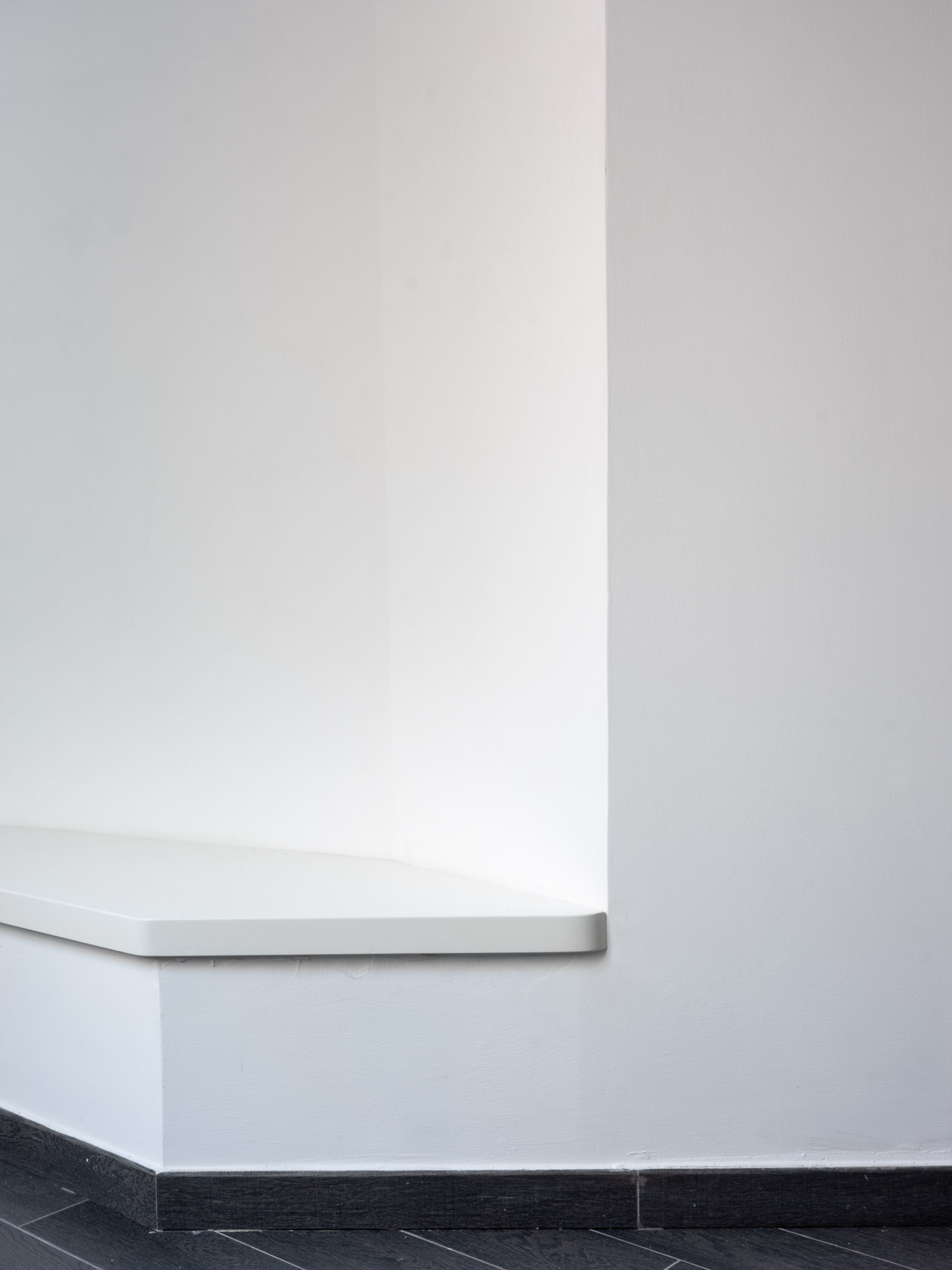 光影交织下的历史教堂修复-40