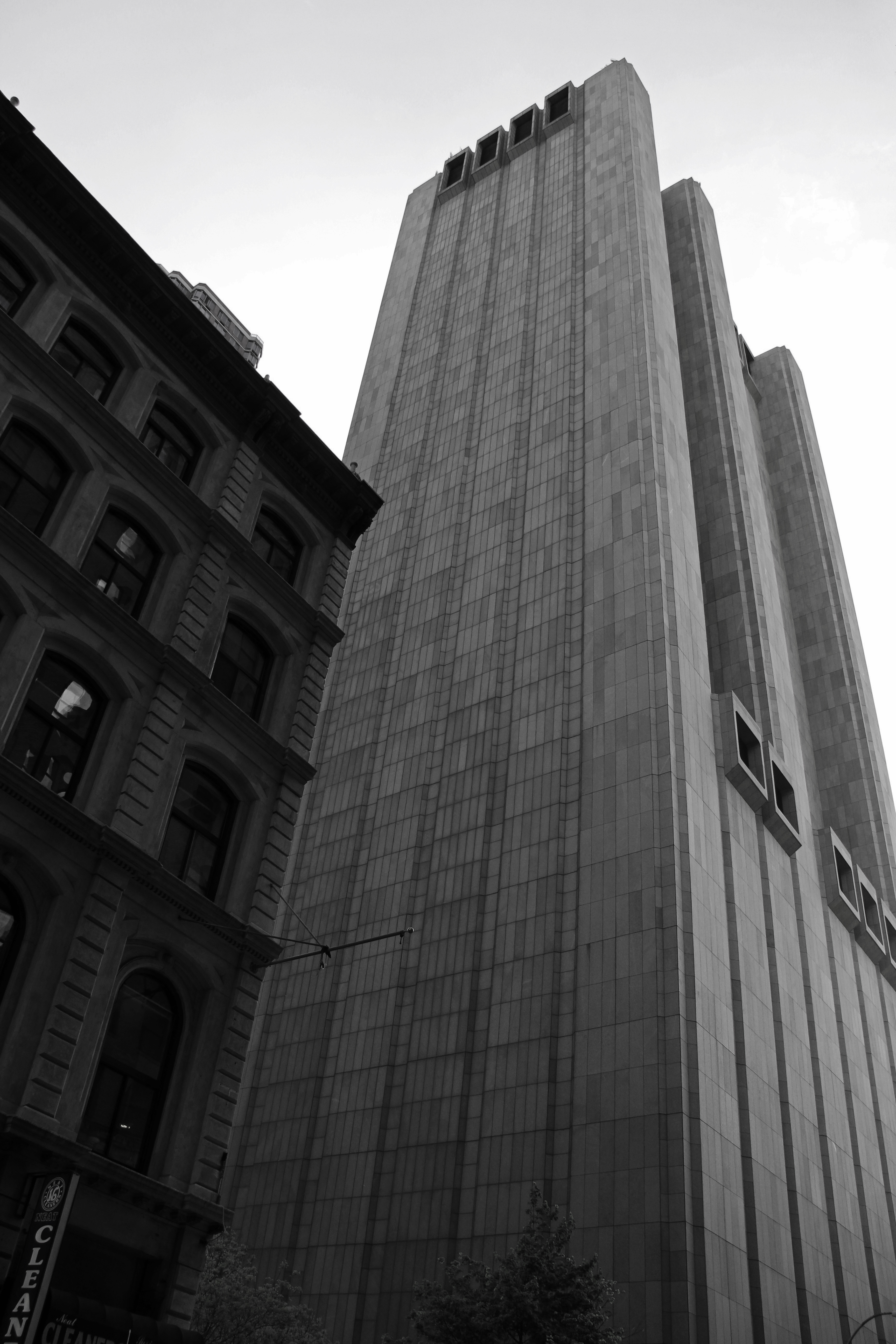 容量柱；体积柱（注：这里要根据具体语境确定最合适的表述，容量柱常用于化学分析仪器等领域表示测量容量的柱子，体积柱也有类似意思，在缺乏更多语境时容量柱相对更常用一些） 丨美国曼哈顿-6