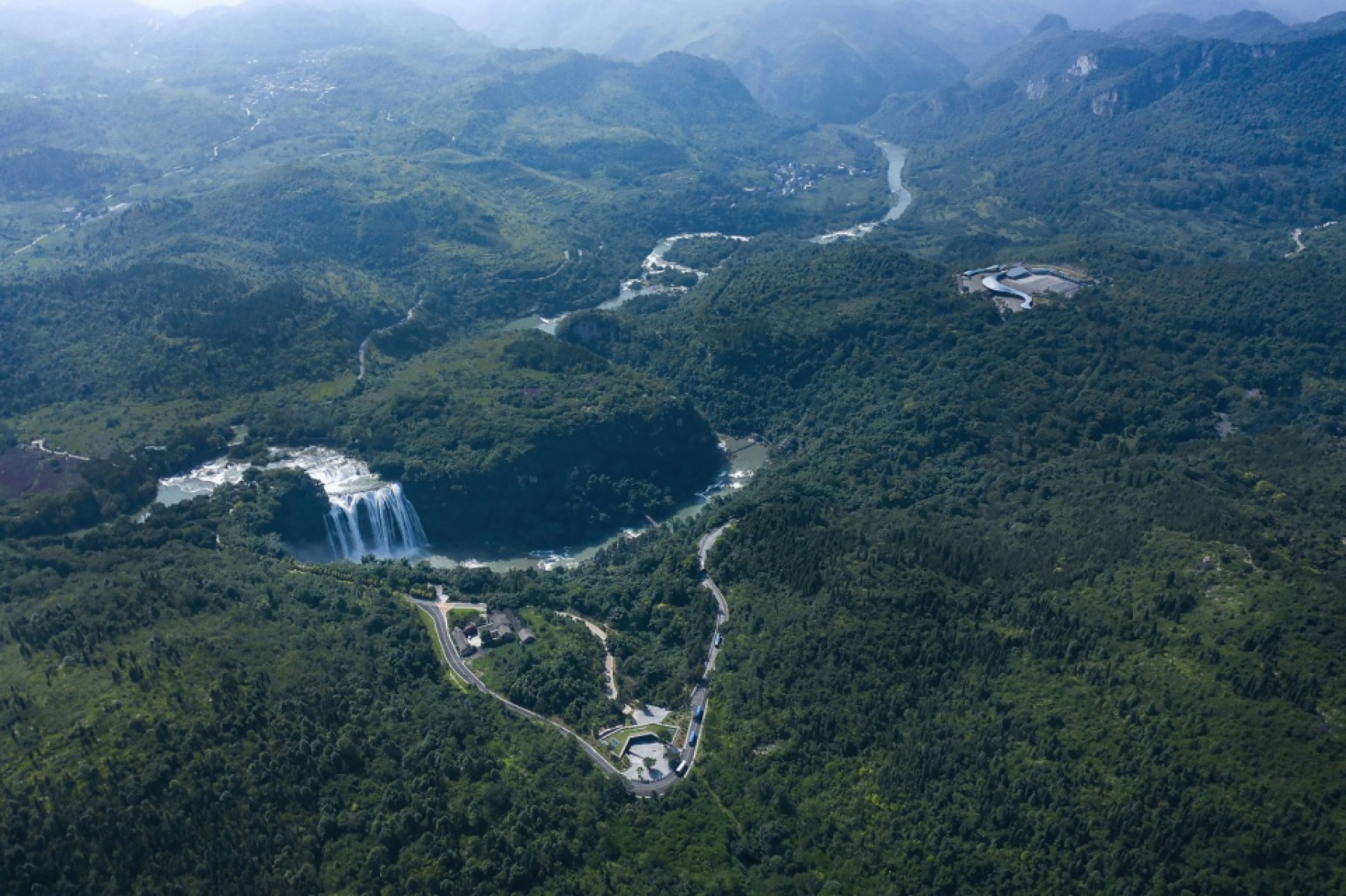 黄果树大瀑布游客中心 | 融入自然的山地建筑-5